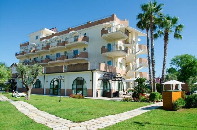 Almaluna Hotel & Resort - Photo4