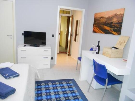 Divino superior room with terrace Alba - Photo4