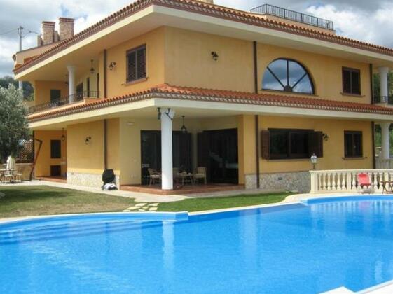 Villa Azzurra Holiday Home