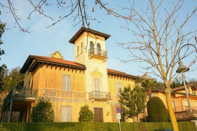 Villa in Angera Lago Maggiore