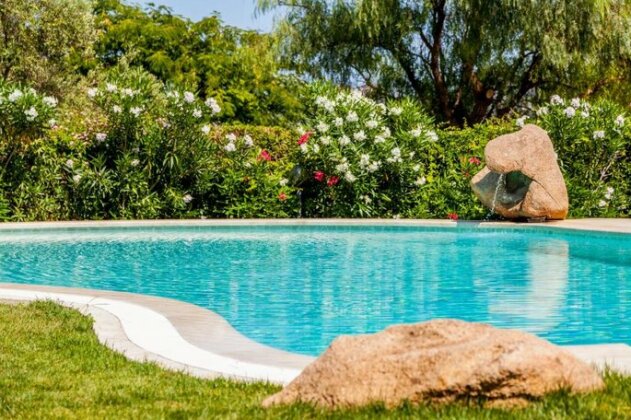 Villa con piscina immersa in un meraviglioso giardino - Wonderful Villa with pool and spacious garde - Photo5