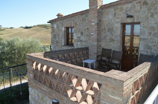 House with private garden in the Crete Senesi