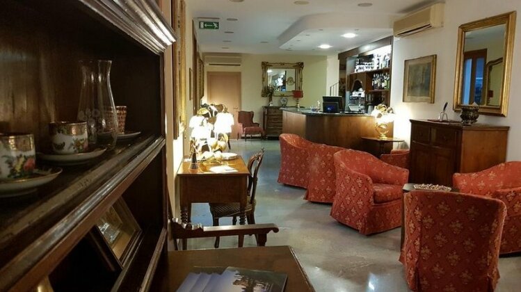Hotel Meridiana Bellano - Photo2