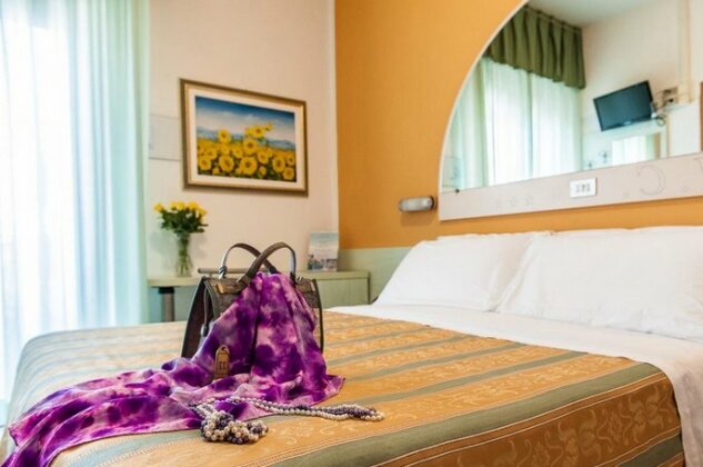 Hotel Cannes Bellaria-Igea Marina - Photo3