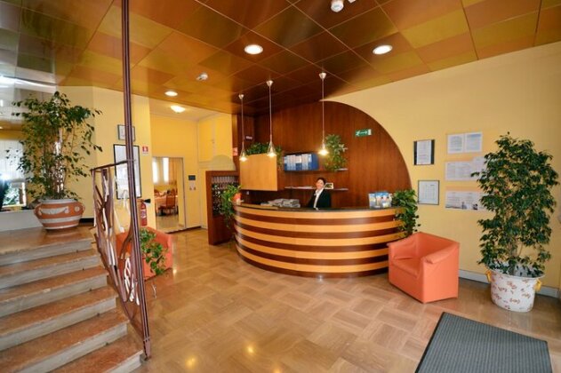Aparthotel Pineda - Photo2