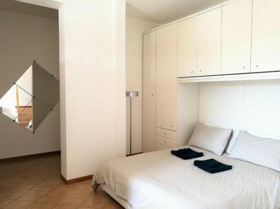 Farolfi Apartments Carracci - Photo2