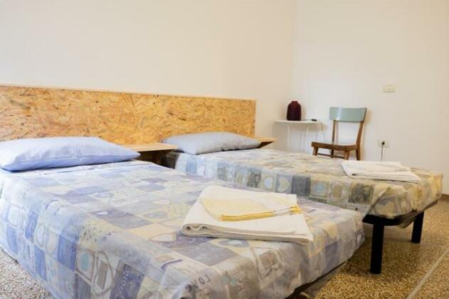 White guesthouse in Bolognina - Photo3