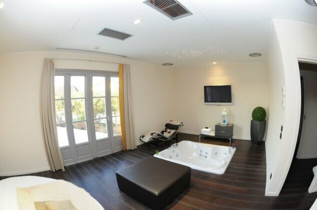 Joia Hotel & Luxury Apartments - Photo3