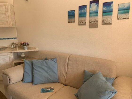 Turquoise & Wood Stylish House 23 - Photo4