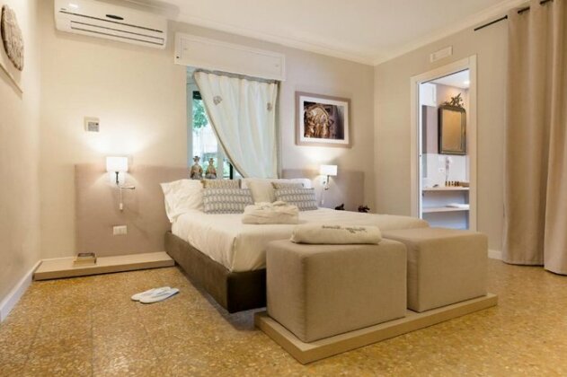 Palazzo Taranto Luxury Rooms - Photo3