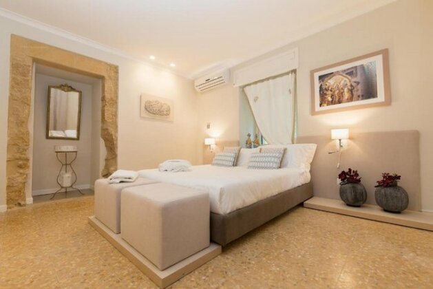 Palazzo Taranto Luxury Rooms - Photo4