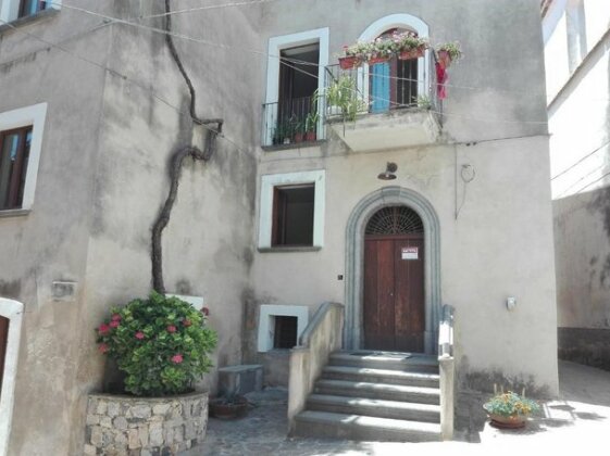 Sulla piazzetta nel centro storico di Camerota - Photo4