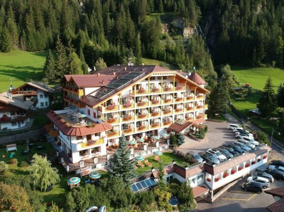 Hotel Cesa Tyrol - Photo2