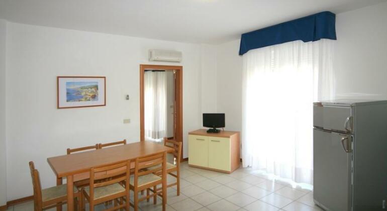 ApartaHotel Ritz - Photo2