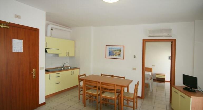 ApartaHotel Ritz - Photo5