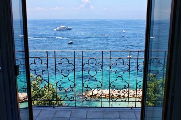 Capri Inn - Photo2