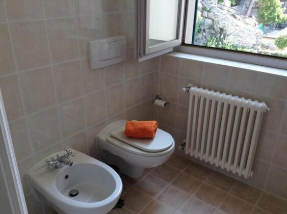 Larius Apartment Parking - Photo3