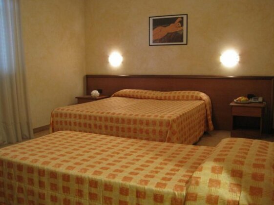 Hotel Italia Carmagnola - Photo4