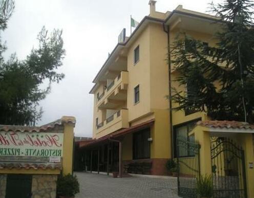 Hotel De La Ville Carpino - Photo2