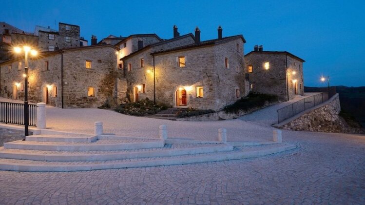 Borgotufi Albergo Diffuso