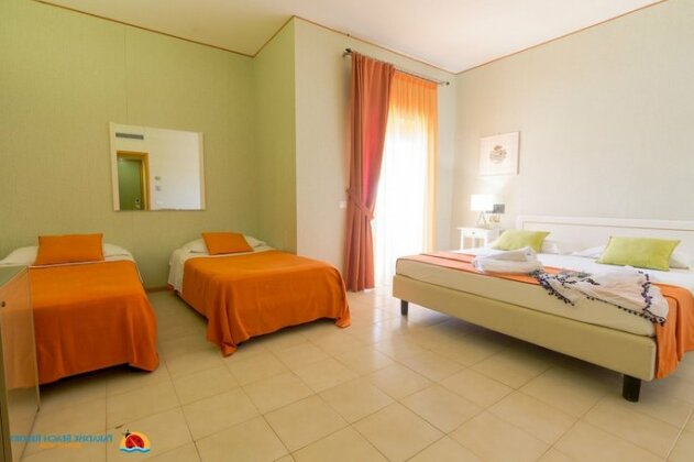 Hotel Paradise Beach Resort - Photo5