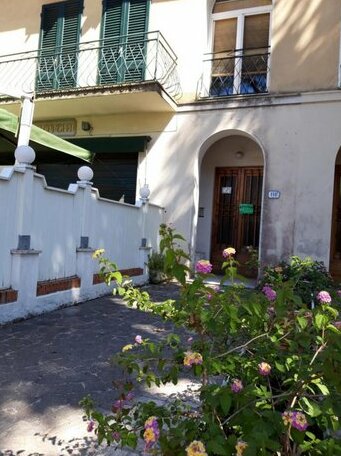 Rosignano Bed and Car - Photo2