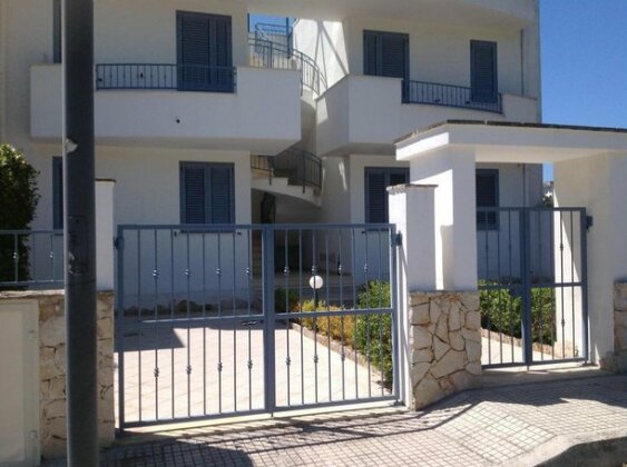  Photo 1