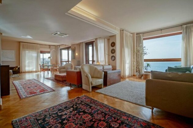 Luxury Licuti Apartment - Photo2