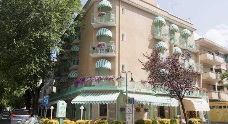Hotel Flora Cattolica