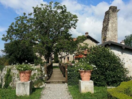 Castello di Cernusco Lombardone