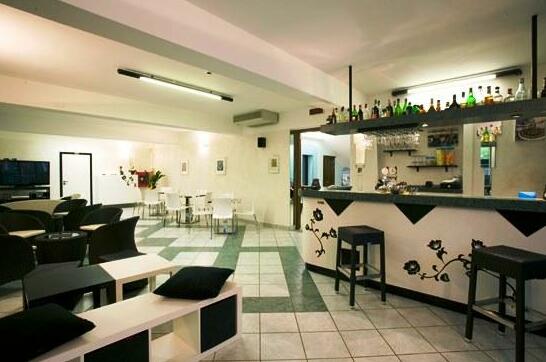 Hotel Camay - Photo2