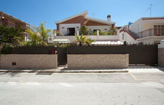  Photo 2