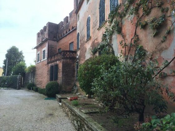 Castello Scola Camerini