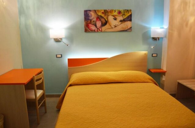  Photo 1
