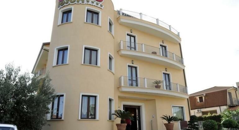 Gullo Hotel - Photo2