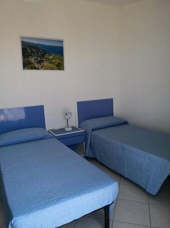  Photo 1