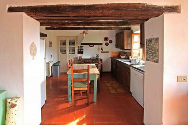 Detached 5 bedroom villa with pool in Lunigiana in Northern Tuscany - Photo3