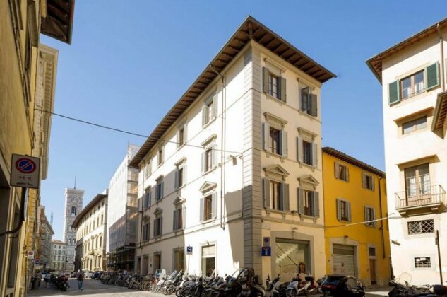 Arnobio Florence Suites