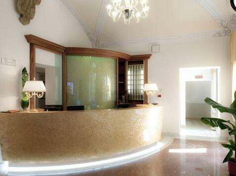 Golden Tower Hotel & Spa - Photo2