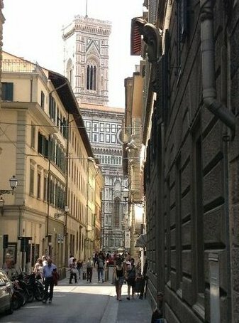 Il Giglio San Giovanni Florence