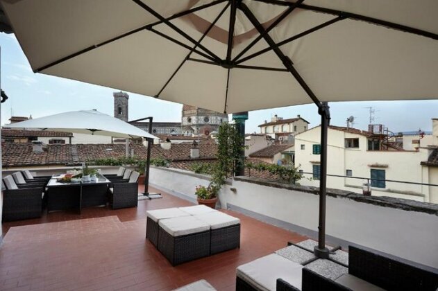 Penthouse with big terrace Duomo view - Photo3