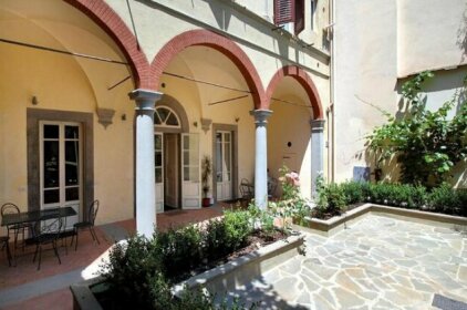 Piazza Ciompi Apartment With Private Garden