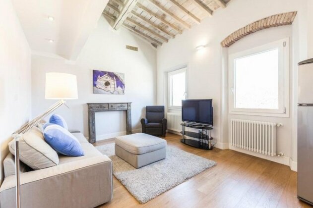 Romana 100 - Photo2