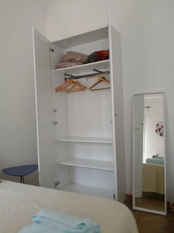 White Guesthouse - Photo2