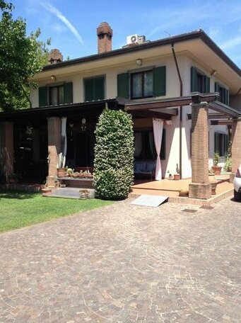  Photo 1