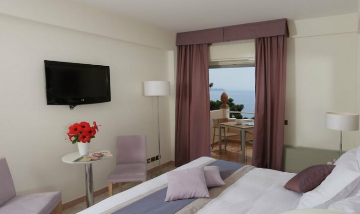 Crystal Sea Hotel - Photo4