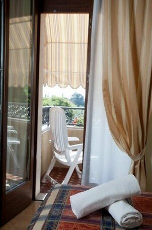 Lory Garda - Photo2