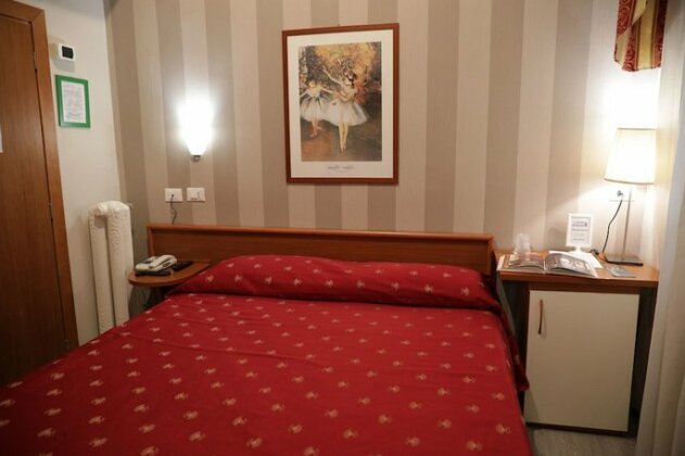 Hotel Helvetia Genoa - Photo2