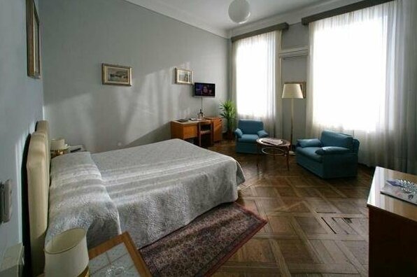 Hotel Mediterranee Genoa - Photo2
