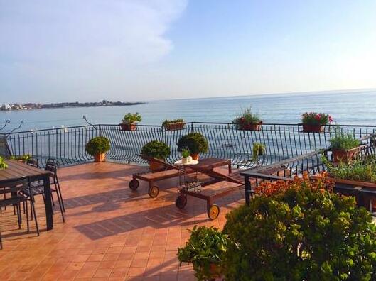 Miriam Sea Front Apartment - Photo2